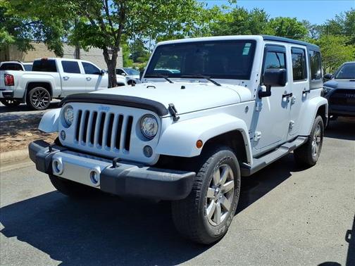 Bright White Clearcoat 2017 Jeep Wrangler Unlimited Sahara