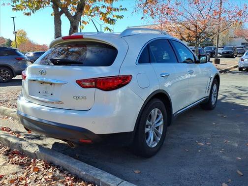 2017 INFINITI QX70 Base