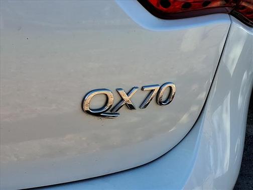 2017 INFINITI QX70 Base