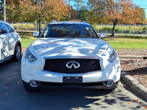 2017 INFINITI QX70 Base