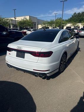 Glacier White Metallic 2021 Audi S8 4.0T quattro