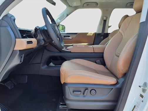 2025 INFINITI QX80 Luxe