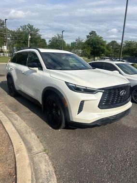 Majestic White 2025 INFINITI QX60 Luxe