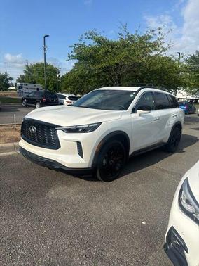Majestic White 2025 INFINITI QX60 Luxe