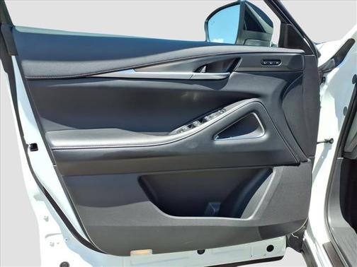 Majestic White 2025 INFINITI QX60 Luxe