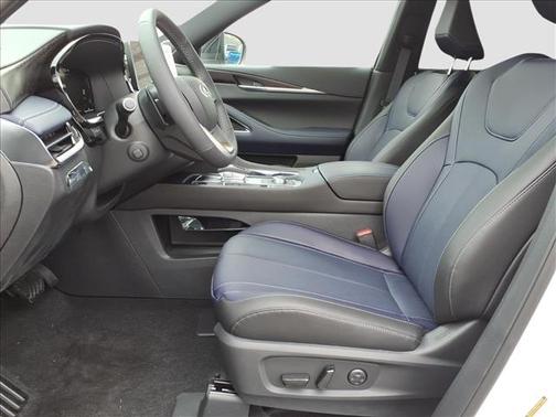 Rad Wht 2026 INFINITI QX60 SPORT