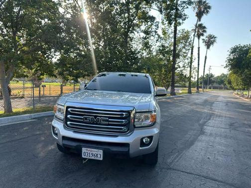 Quicksilver Metallic 2018 GMC Canyon SLE