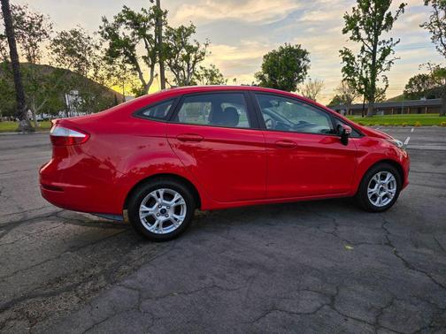 Red 2014 Ford Fiesta SE