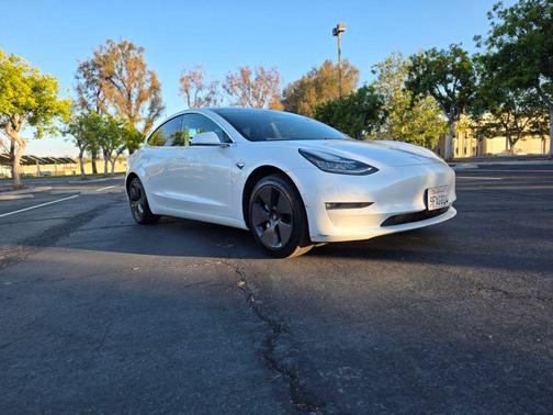Pearl White Multi-Coat 2019 Tesla Model 3 Mid Range