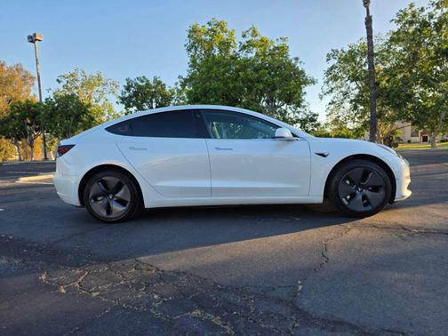 Pearl White Multi-Coat 2019 Tesla Model 3 Mid Range