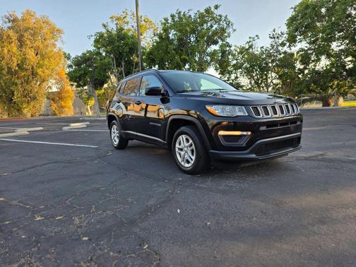 Diamond Black Crystal Pearlcoat 2018 Jeep Compass Sport