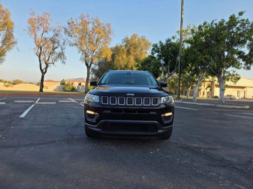 Diamond Black Crystal Pearlcoat 2018 Jeep Compass Sport