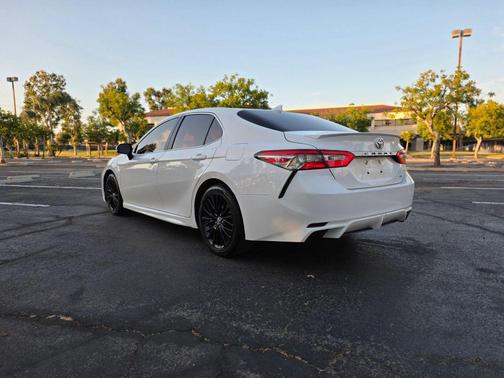 Super White 2019 Toyota Camry SE