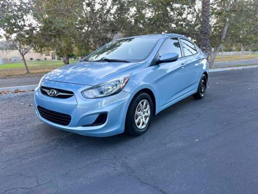 Clearwater Blue Metallic 2014 Hyundai Accent SE