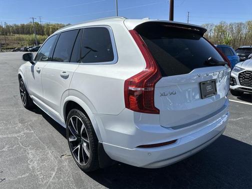 2022 Volvo XC90 T6 Momentum