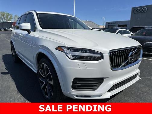 2022 Volvo XC90 T6 Momentum