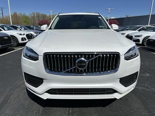 2022 Volvo XC90 T6 Momentum