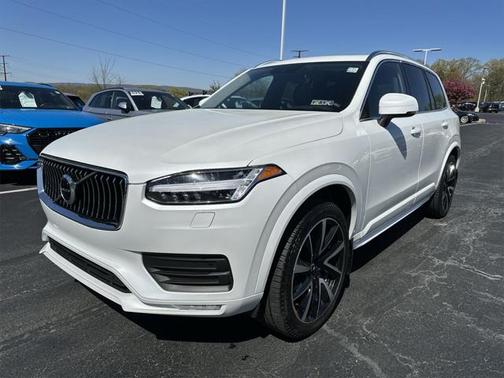 2022 Volvo XC90 T6 Momentum
