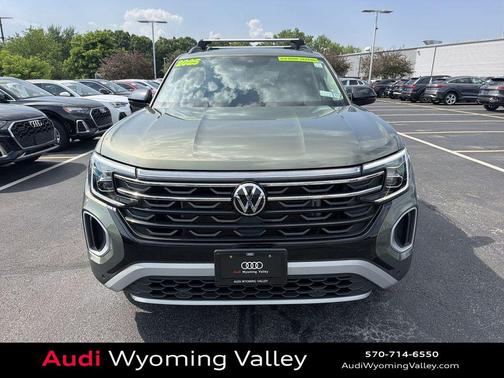 Avocado Green Pearl 2025 Volkswagen Atlas 2.0T Peak Edition