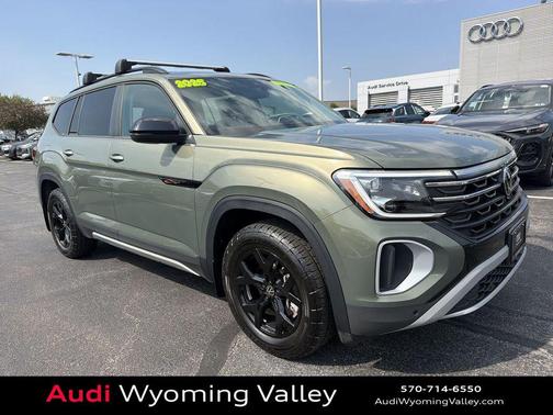 Avocado Green Pearl 2025 Volkswagen Atlas 2.0T Peak Edition