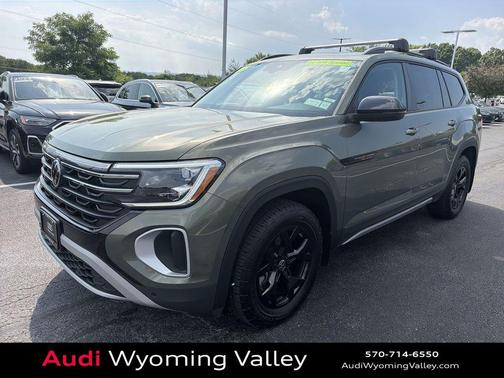 Avocado Green Pearl 2025 Volkswagen Atlas 2.0T Peak Edition