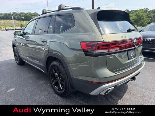 Avocado Green Pearl 2025 Volkswagen Atlas 2.0T Peak Edition