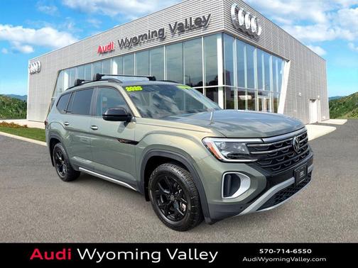 Avocado Green Pearl 2025 Volkswagen Atlas 2.0T Peak Edition