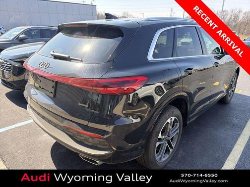 Mythos Black Metallic 2025 Audi Q5 Premium TFSI quattro S tronic