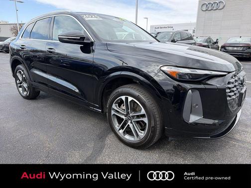 Mythos Black Metallic 2025 Audi Q5 Premium TFSI quattro S tronic