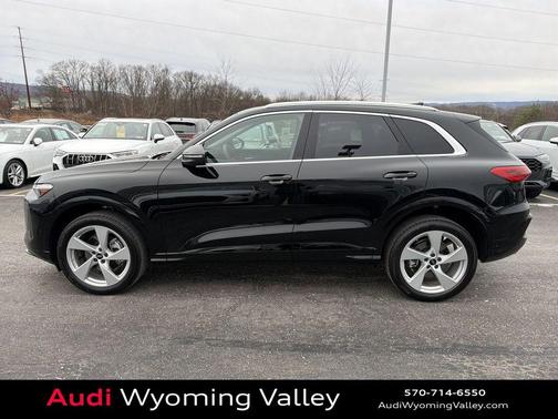 Mythos Black Metallic 2025 Audi Q5 Premium Plus TFSI quattro S tronic