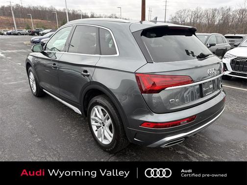 2022 Audi Q5 45 S line Premium