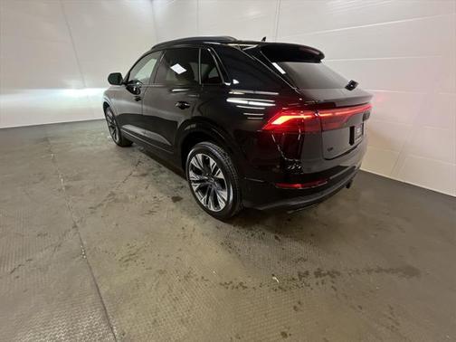 2025 Audi Q8 55 Premium