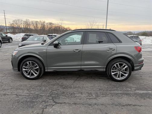 2025 Audi Q3 Premium 45 TFSI S line quattro Tiptronic