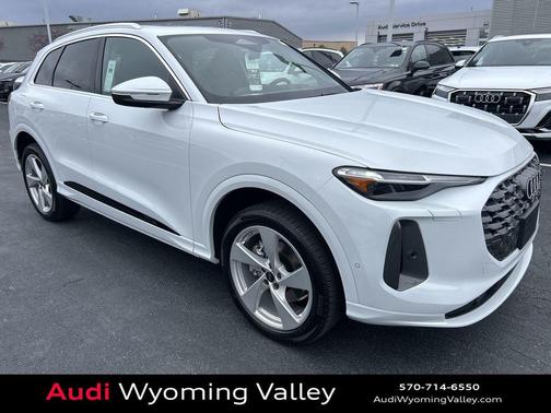 Glacier White Metallic 2025 Audi Q5 Premium Plus TFSI quattro S tronic