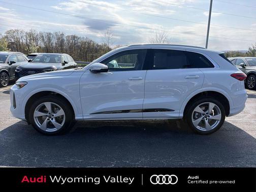 Glacier White Metallic 2025 Audi Q5 Premium Plus TFSI quattro S tronic