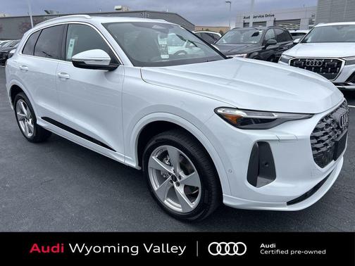 Glacier White Metallic 2025 Audi Q5 Premium Plus TFSI quattro S tronic