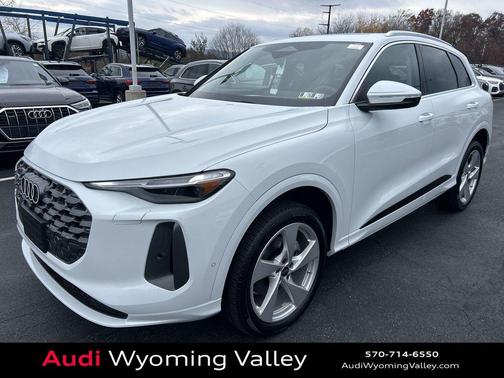 Glacier White Metallic 2025 Audi Q5 Premium Plus TFSI quattro S tronic