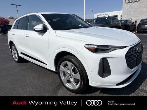 Glacier White Metallic 2025 Audi Q5 Premium Plus TFSI quattro S tronic