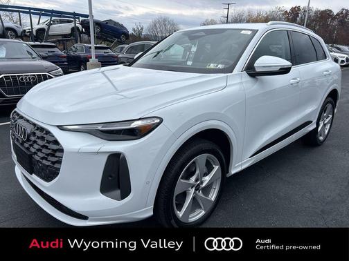 Glacier White Metallic 2025 Audi Q5 Premium Plus TFSI quattro S tronic