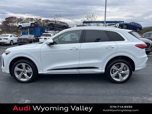 Glacier White Metallic 2025 Audi Q5 Premium Plus TFSI quattro S tronic