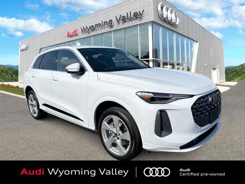 Glacier White Metallic 2025 Audi Q5 Premium Plus TFSI quattro S tronic