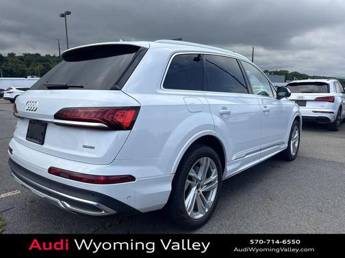 Glacier White Metallic 2021 Audi Q7 45 Premium