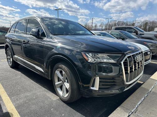 Mythos Black Metallic 2023 Audi Q7 45 Premium Plus