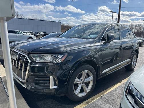 Mythos Black Metallic 2023 Audi Q7 45 Premium Plus