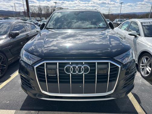 Mythos Black Metallic 2023 Audi Q7 45 Premium Plus