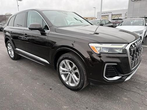2025 Audi Q7 45 Premium Plus