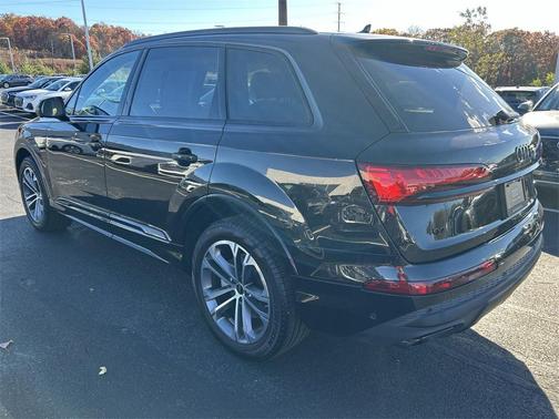 2025 Audi Q7 45 Premium