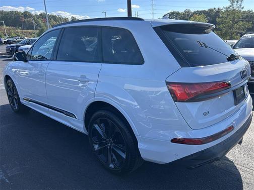 2025 Audi Q7 55 Premium Plus
