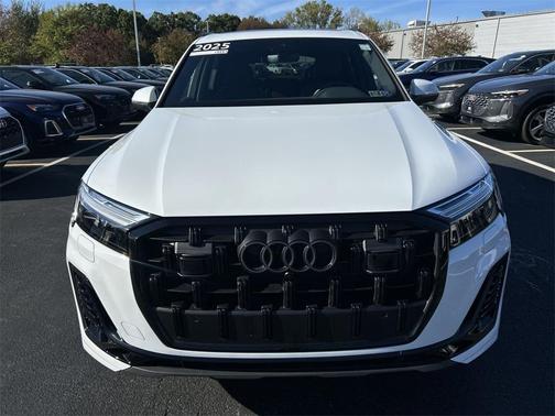2025 Audi Q7 55 Premium Plus