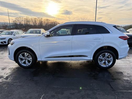 2025 Audi Q5 Premium TFSI quattro S tronic